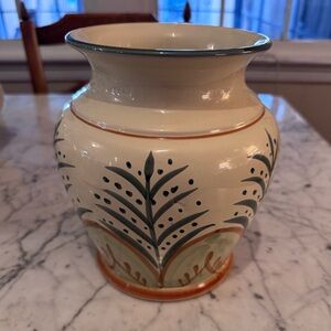 Vietri Isabella de borchgrave vase. Like new. 8x7, no bundling